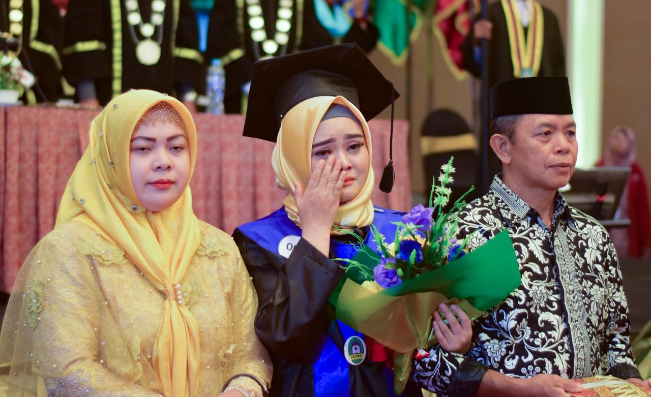 Universitas Megarezky Wisuda 743 Mahasiswa