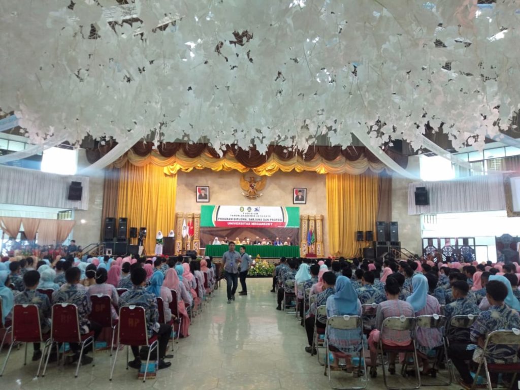 Wisudawan Universitas Megarezky Makassar